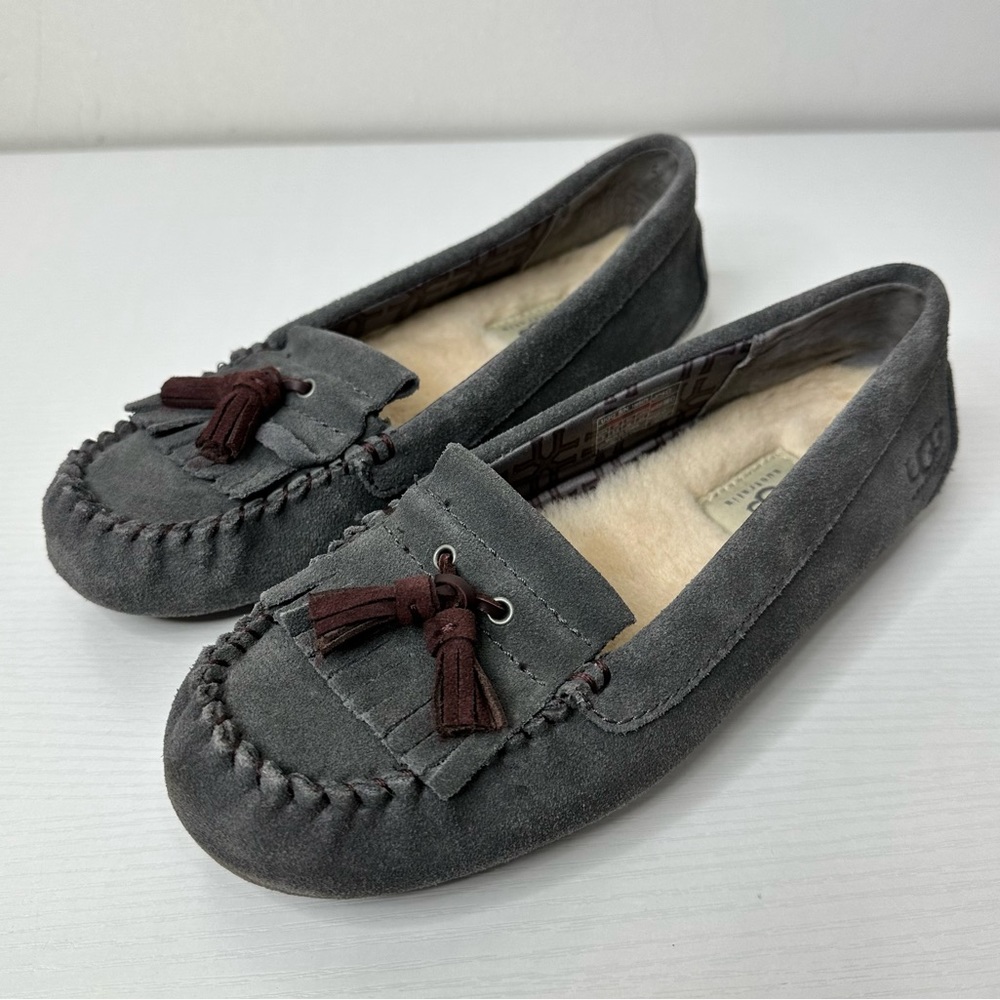 UGG Women’s Lizzy Mocassin Slip On Shoes Size 7